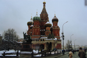 800px-St_Basile_in_Red_Square_(Kremlin)_Moscow,_1993